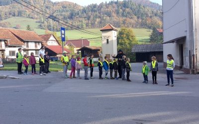 Policist Matjaž med motniškimi Polžki