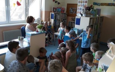 Pravljična urica s knjižničarko Sabino ter reševanje Frančevega kviza   