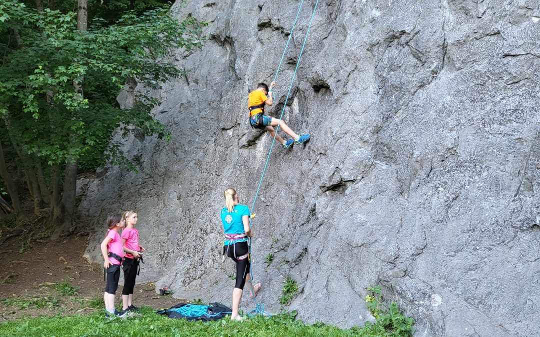 Plezanje na naravni steni na Vranskem
